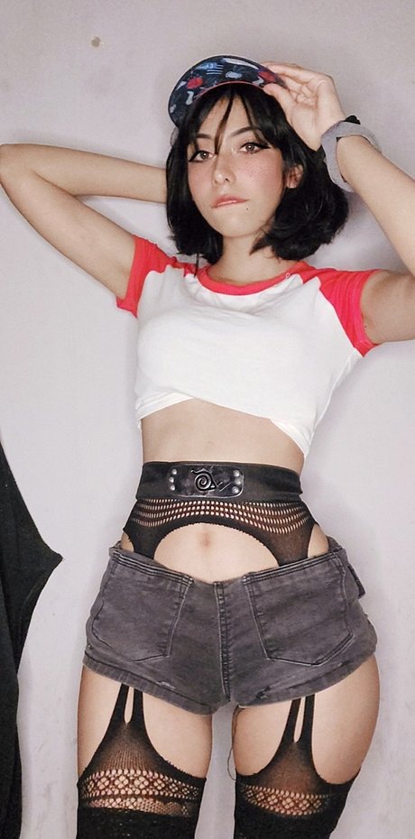 Lily waifu porn model pic