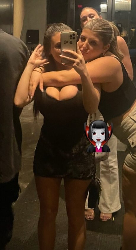 Alexajiana star nude photo