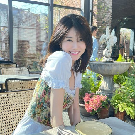 Lee Hayun  profile image