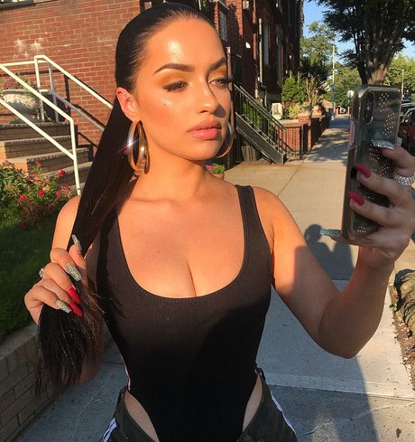 Olivia Johnson sexy star photos