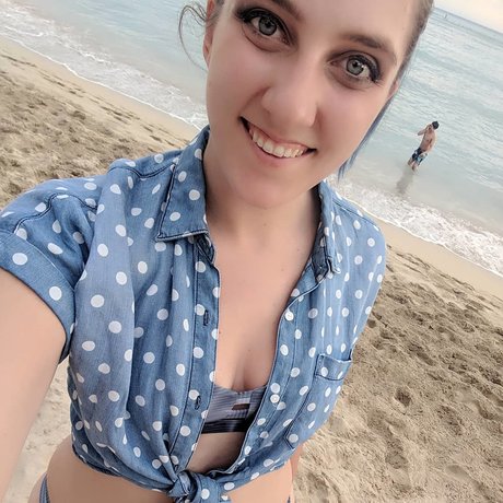 20 years old onlyfans nudes image