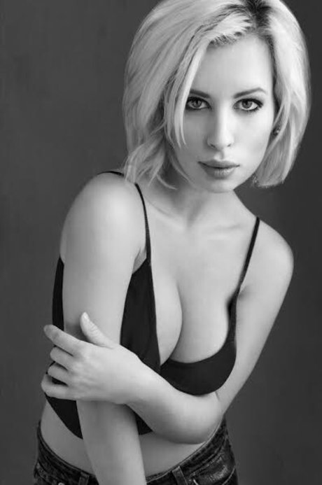Uli Krown model adult pics