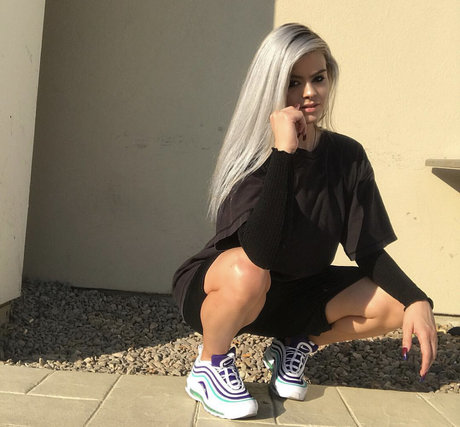 Hollie Rotten hd model pic