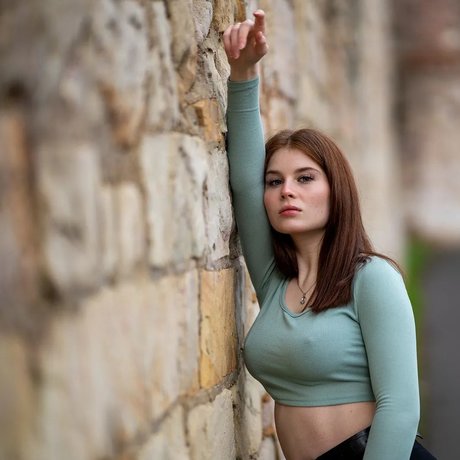 Anouk free model img