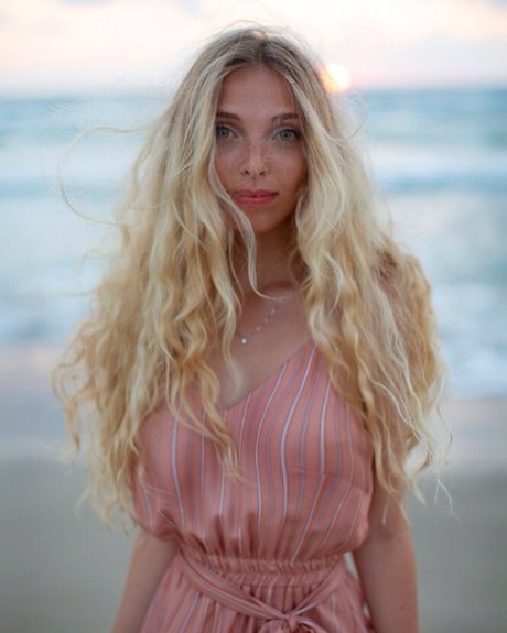 Anna Bella star adult images