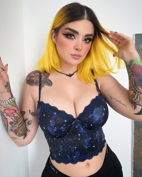 Javiera Orellana beautiful model image