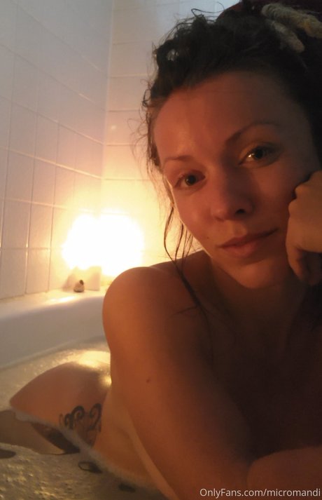 Amanda Loy star hot img