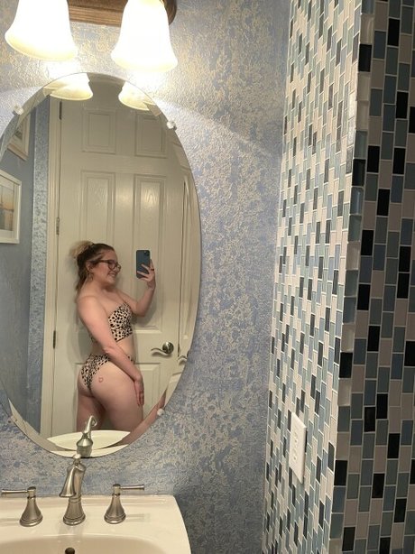 Danielle Delgado naked model picture