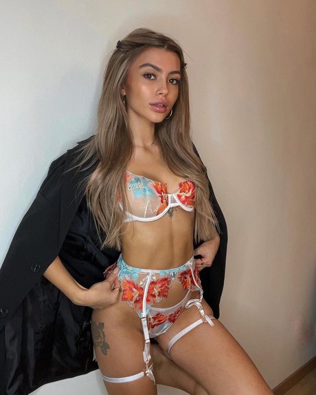 Linabmn model perfect pic