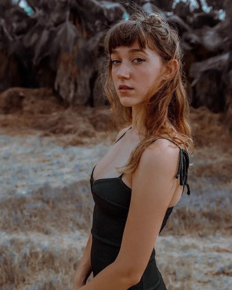 Maya Got erotic model photo