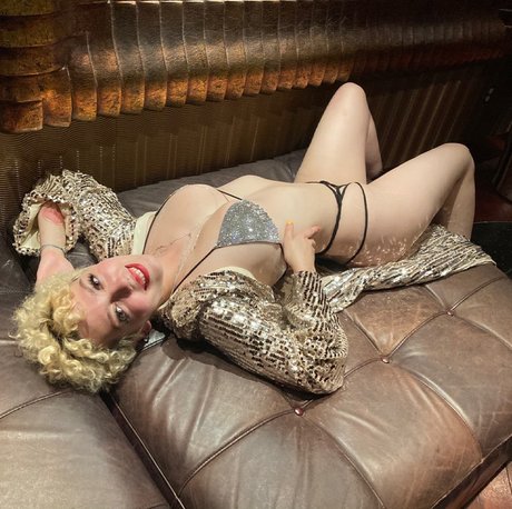 The Divine Devin model art photo