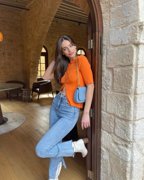 Yael Shelbia free model pics