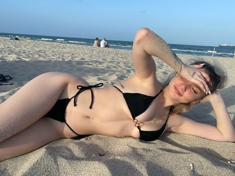Ava Reyes pretty model archive