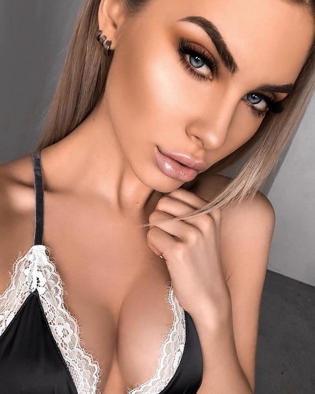 Iva Kivock sex model gallery