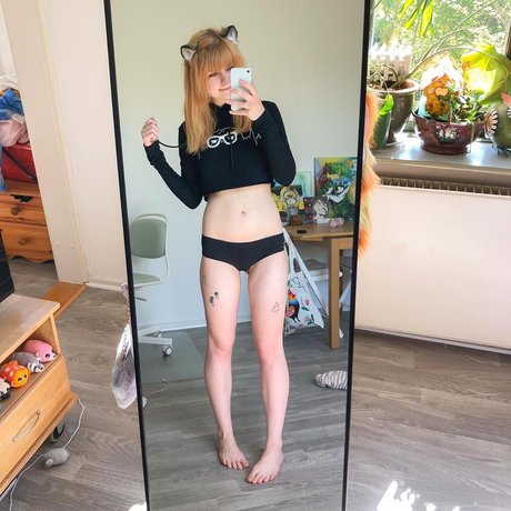 Lilsolle Chickpii pornstar top image