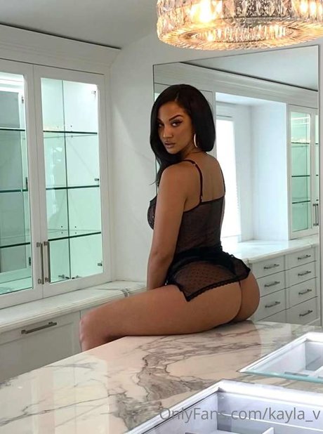 Kayla Vasquez naked model gallery