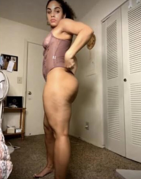 Ravyn Rochelle  naked star image