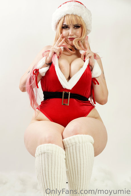 Moyumie model exclusive images