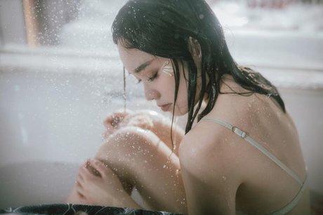 Queenie Lam adult model photos