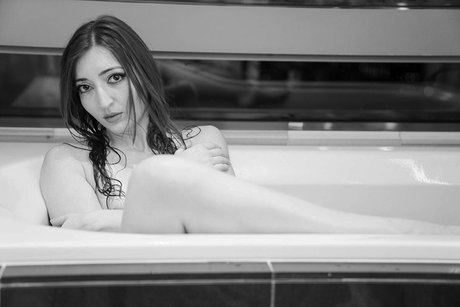 Luisa Ladeveze model nude img