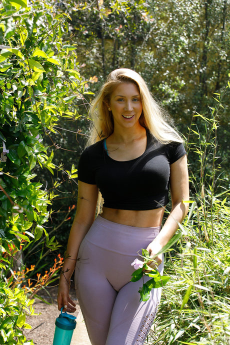 Elle Van Schaik  exclusive pornstar img