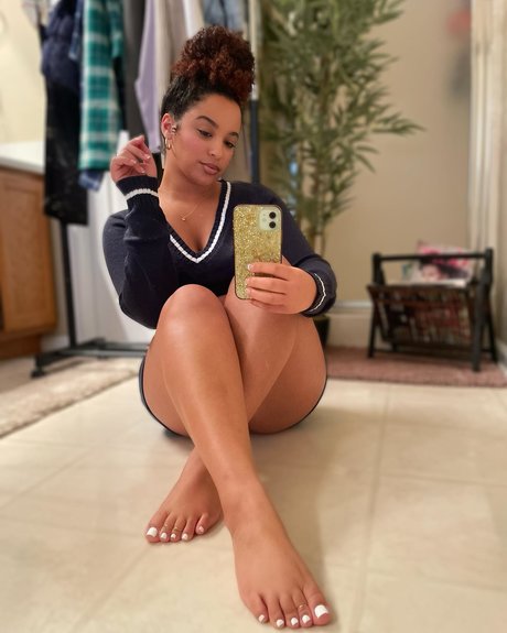 Falliie nude actress photo