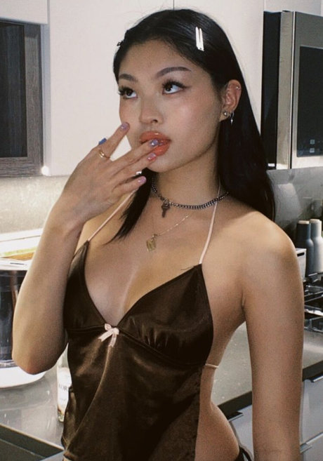 Alina Lin best pornstar img