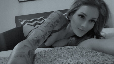 Sjoyyy nudes model img
