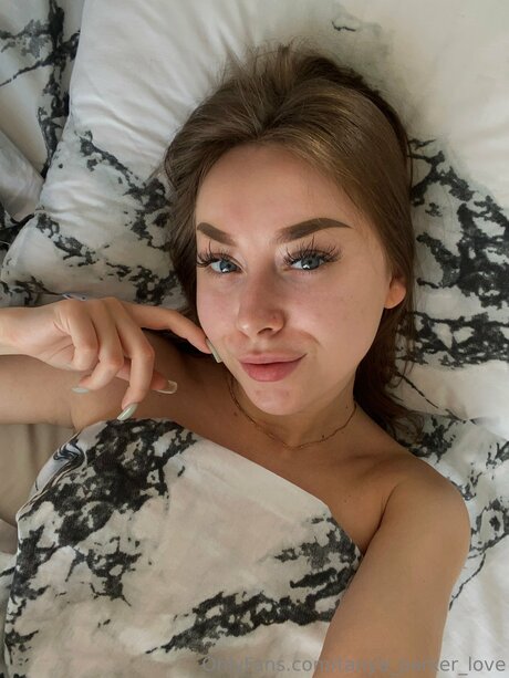 Glowbyaphrodite model hd pictures
