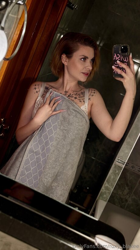 Roxy Blakee adult model gallery