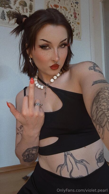 Violet Pearl hot star pics