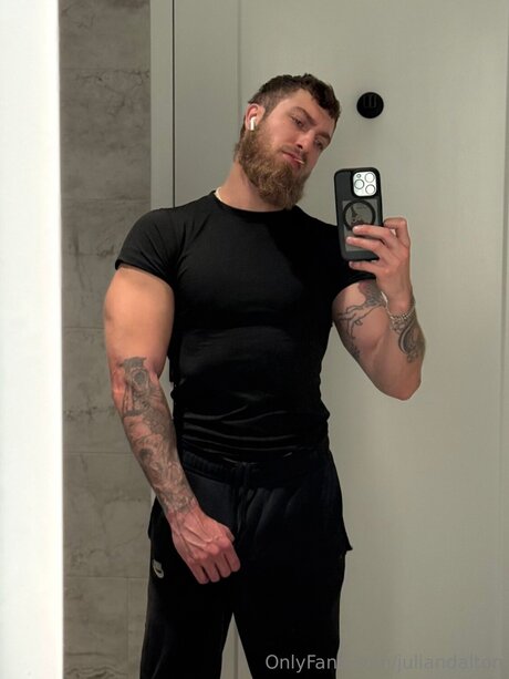 Juliandalton nudes star picture