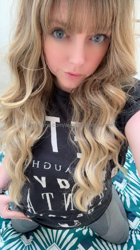Inkedcurvymum porn actress pic