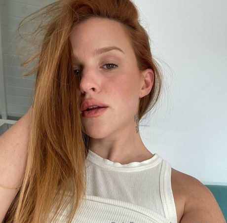 shemale outdoor onlyfans nudes image