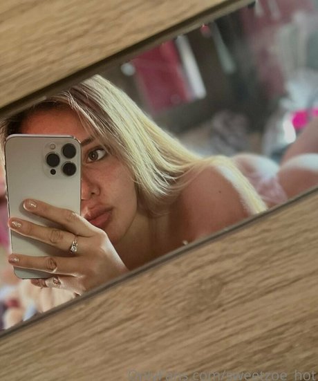sweetzoe hot pornstar nude photo