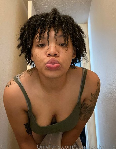 bonniexclyde18 high quality pornstar image