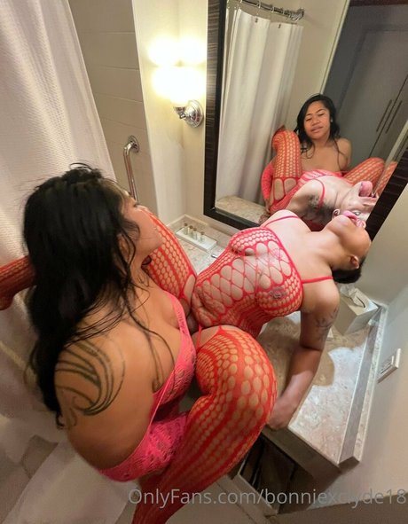 bonniexclyde18 nudes model picture