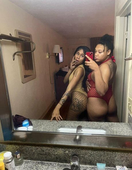 bonniexclyde18 erotic model pictures
