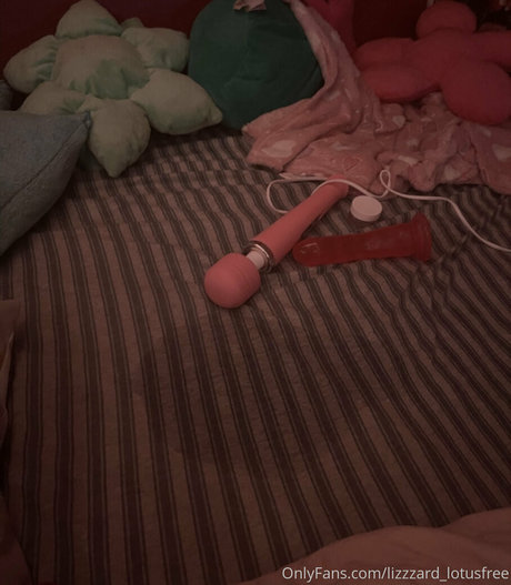 lizgizzardfree sexy star image
