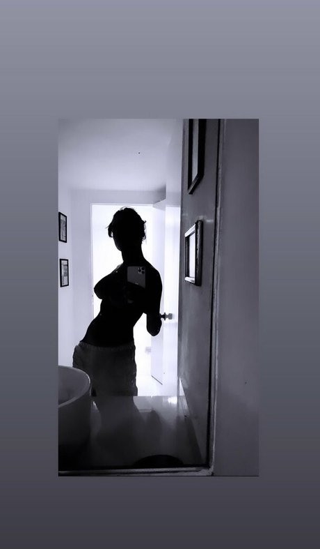 anybarone nude model pictures