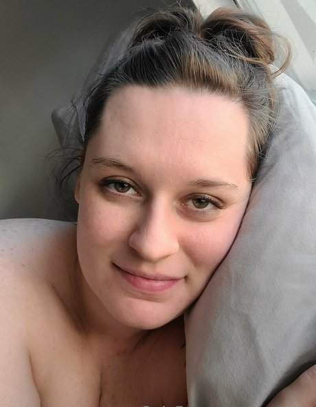 deealice hot model gallery