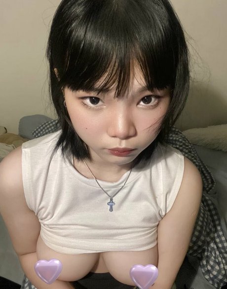 yukxwaii pornstar naked image