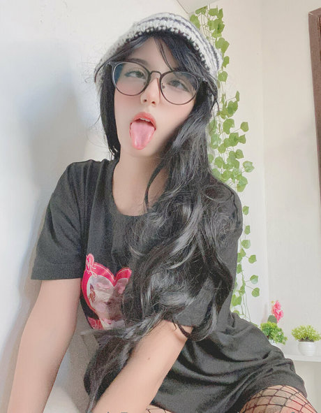 annekuronofree pornographic model img