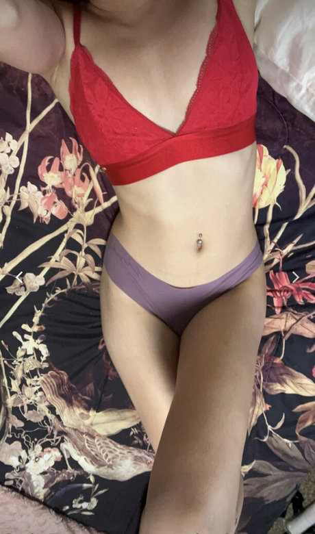 manicpixieagony adult model pic