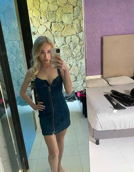 rileyannemodel hot actress img