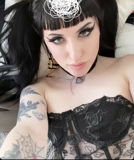 Deadgjrl nice pornstar picture