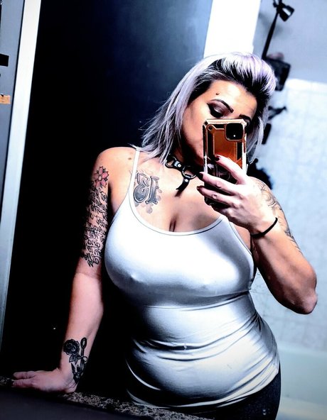 valkyrieskiss model hot image