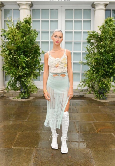 Iris Law star exclusive image