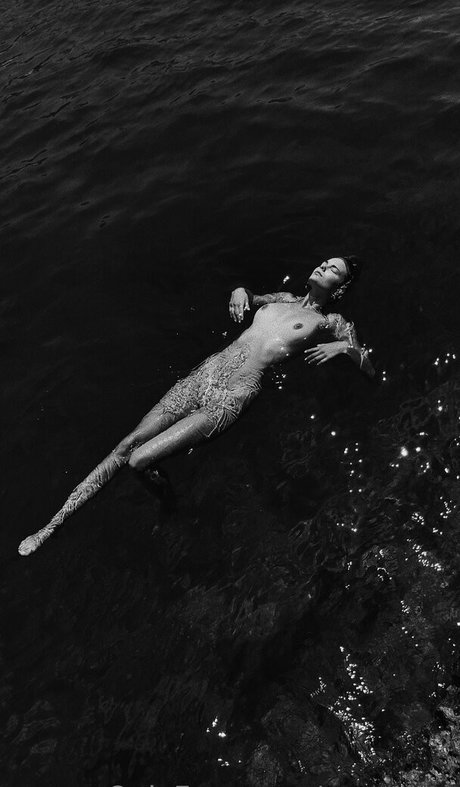 Venosere model exclusive picture
