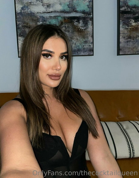 thecocktailqueen model nudes gallery